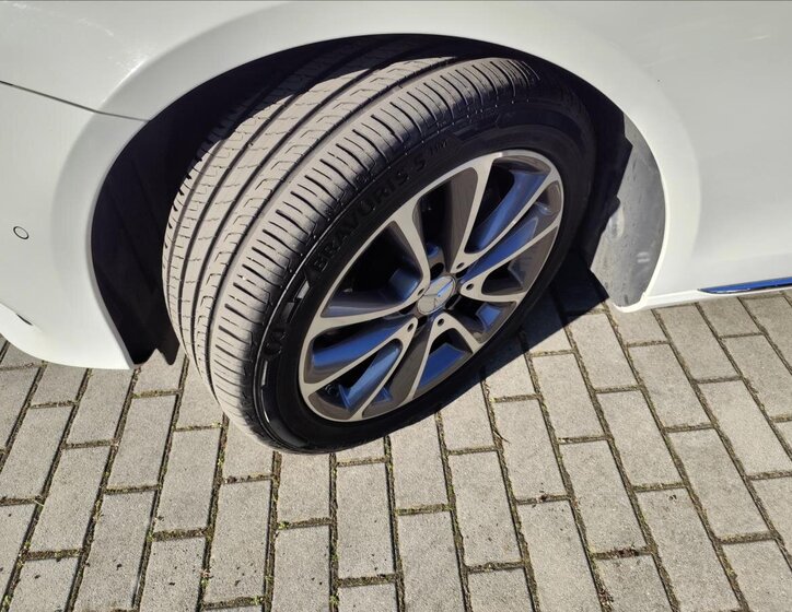 Mercedes-Benz Třídy E 42