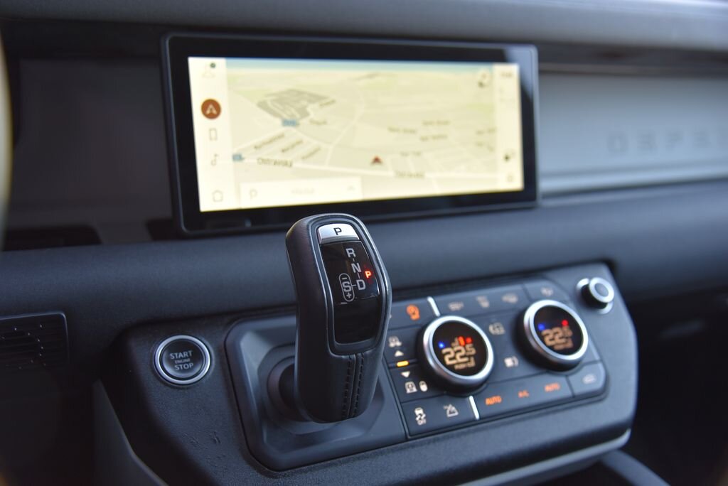 Land Rover Defender SUV 3,0 l 183 kw