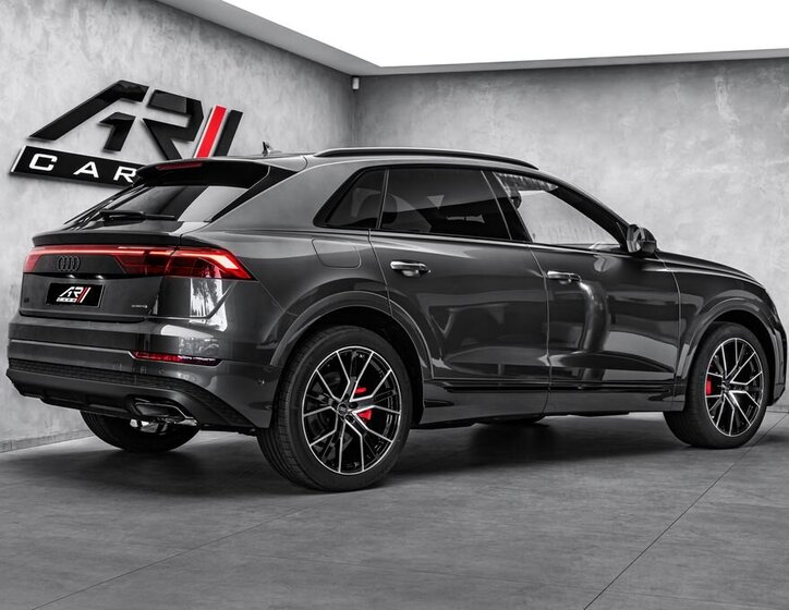 Audi Q8 SUV / Terénní 3,0 l 210 kw