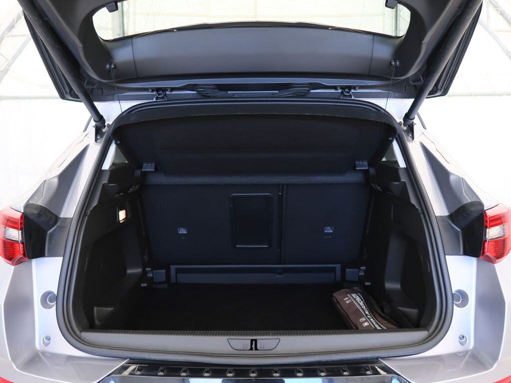 Opel Grandland SUV 1,2 l 96 kw