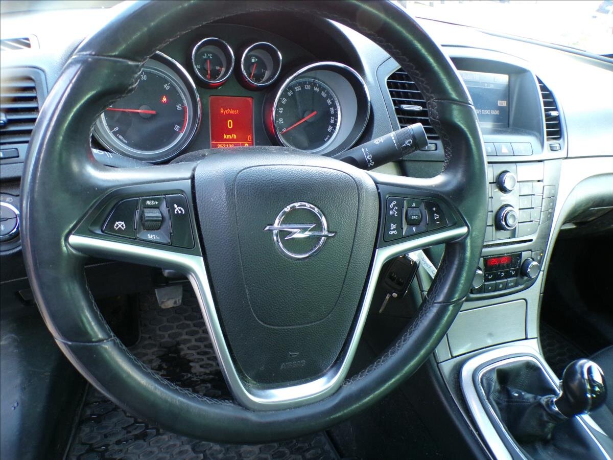 Opel Insignia Hatchback 2,0 l 118 kw