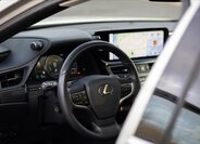 Lexus ES 300h Sedan / Limuzína 2,5 l 160 kw