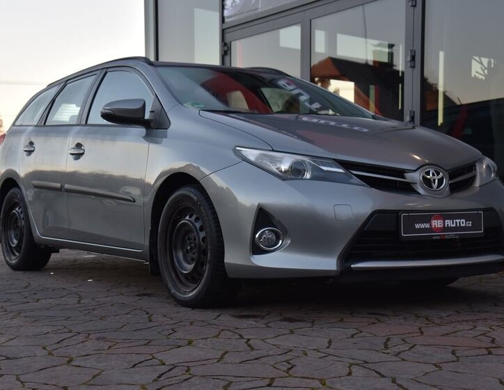 Toyota Auris 5