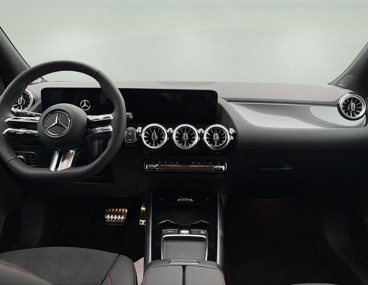 Mercedes-Benz GLA 11