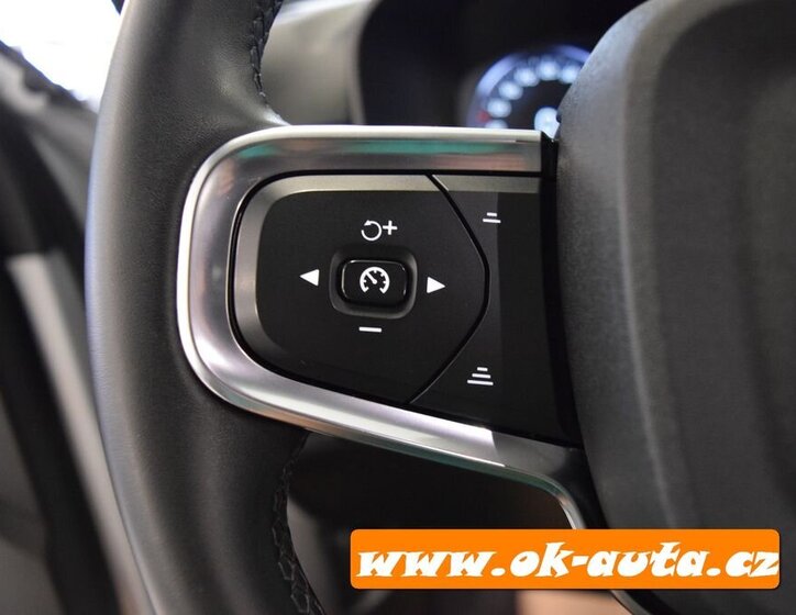 Volvo XC40 SUV 2,0 l 120 kw