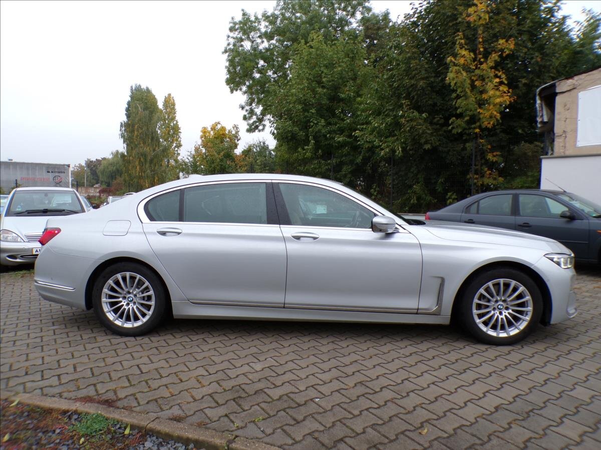 BMW Řada 7 Sedan 3,0 l 195 kw
