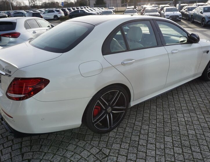 Mercedes-Benz Třídy E 6