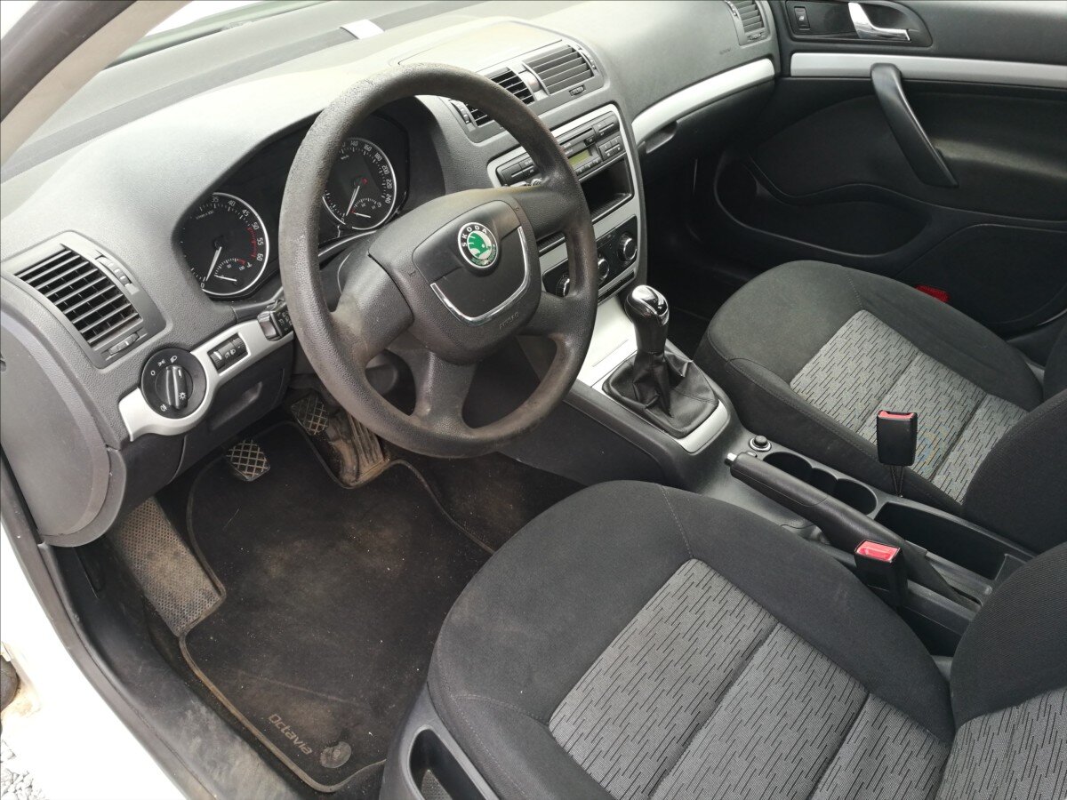 Škoda Octavia Sedan / Limuzína 1,6 l 77 kw