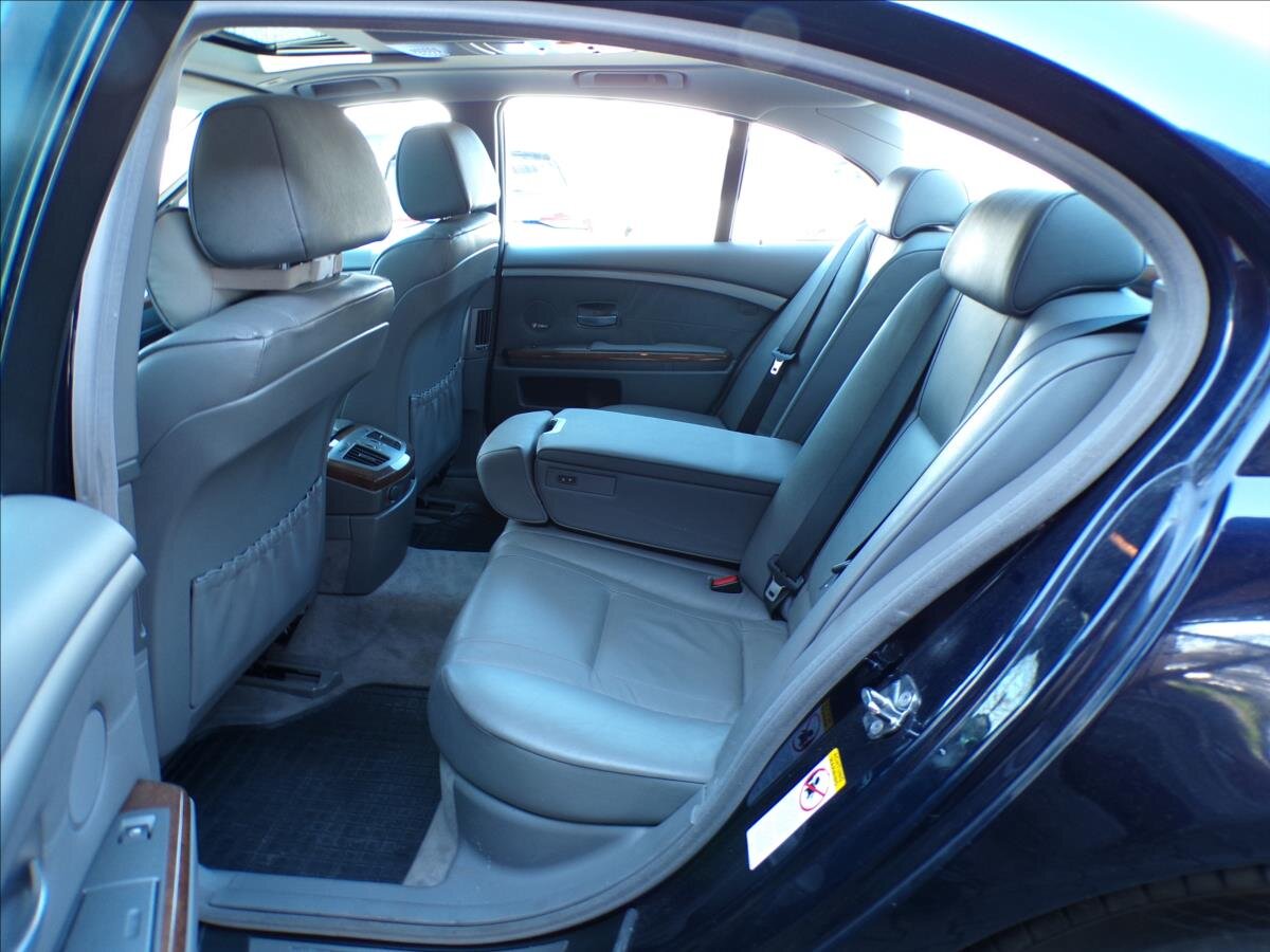 BMW Řada 7 Sedan / Limuzína 3,6 l 200 kw