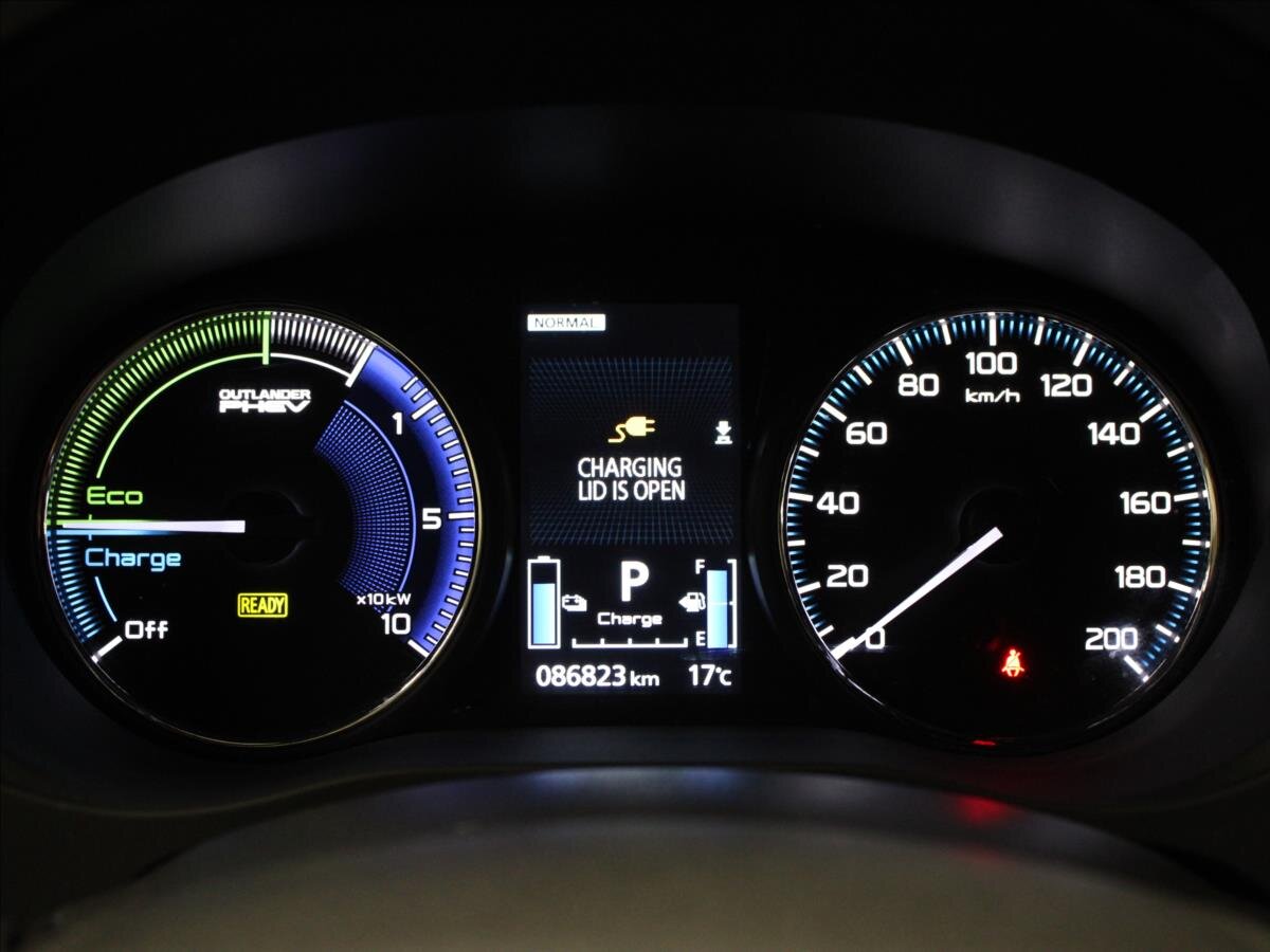 Mitsubishi Outlander SUV / Terénní 2,4 l 99 kw