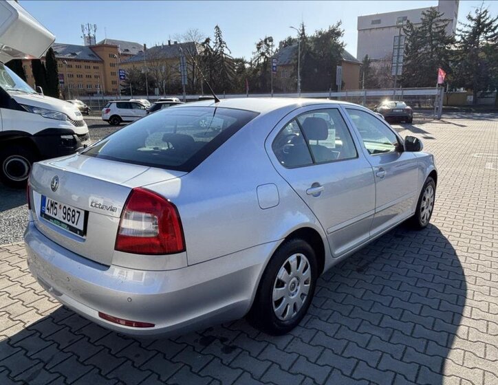 Škoda Octavia Sedan / Limuzína 1,6 l 77 kw