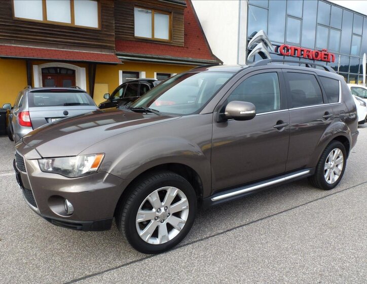 Mitsubishi Outlander 1