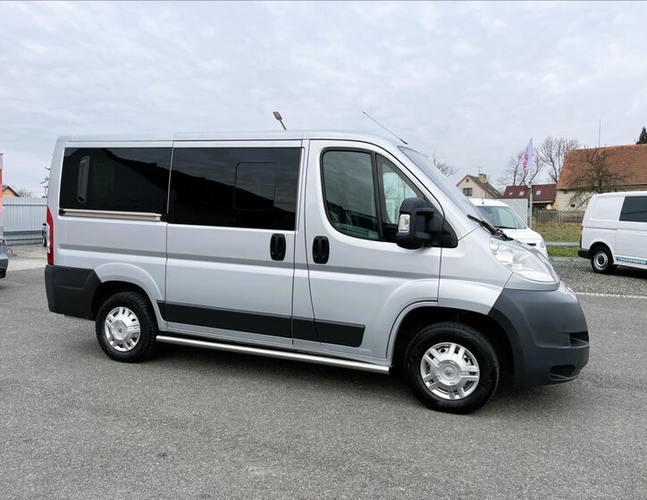 Peugeot Boxer Kombi 2,2 l 88 kw