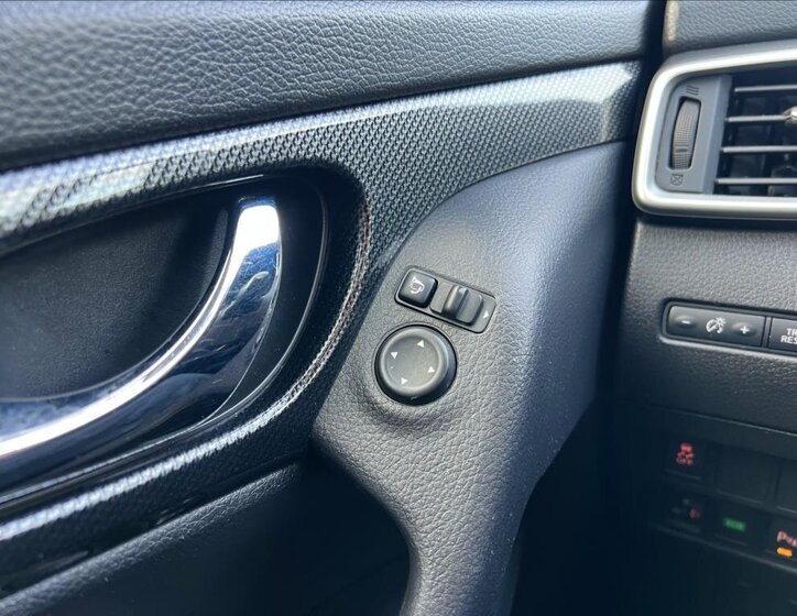 Nissan X-Trail SUV 1,6 l 96 kw