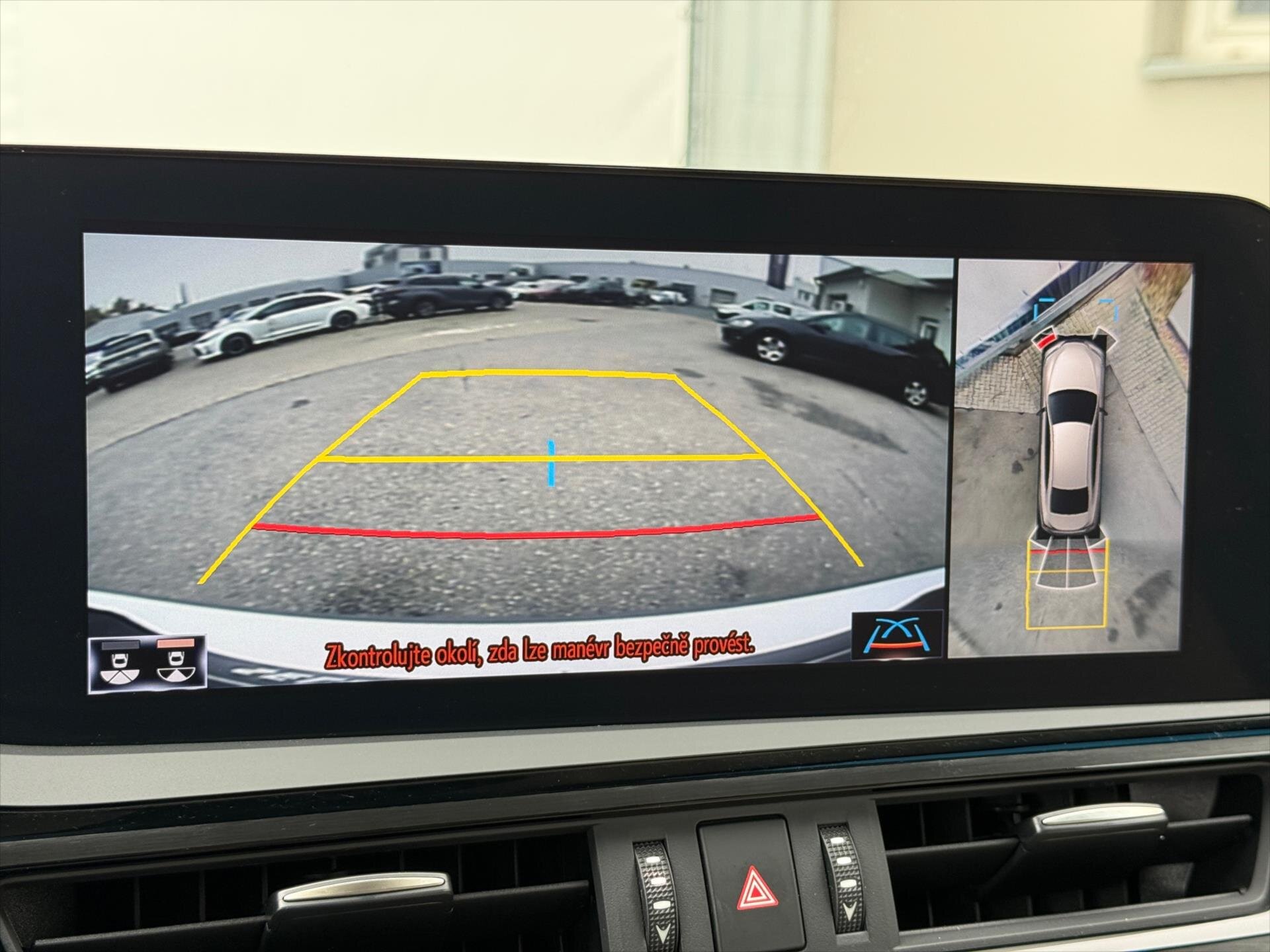 Lexus ES 300h Sedan / Limuzína 2,5 l 131 kw