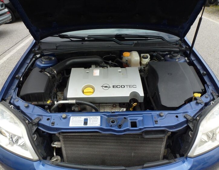 Opel Vectra Sedan / Limuzína 1,8 l 90 kw