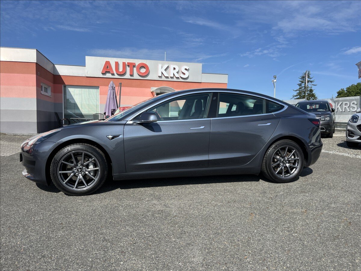 Tesla Model 3 Ostatní 0,0 239 kw