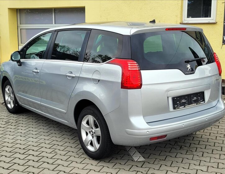 Peugeot 5008 8