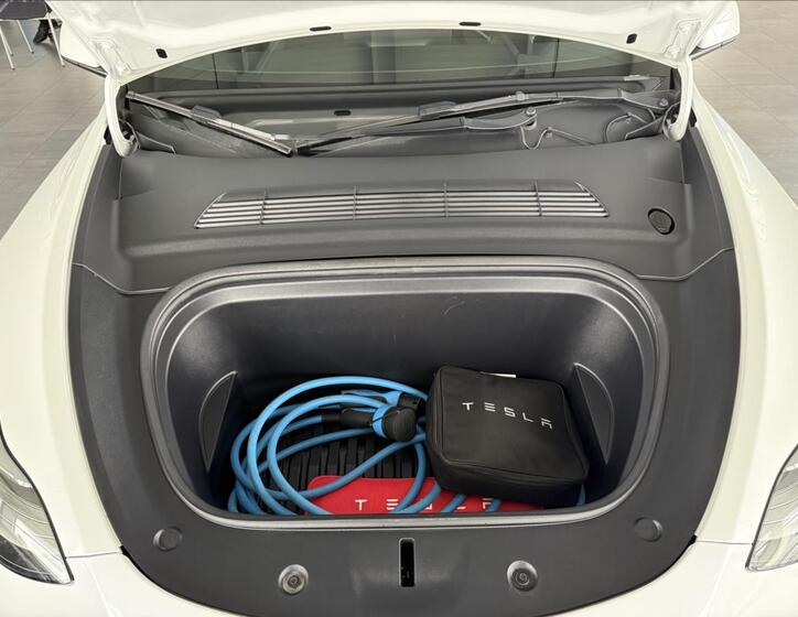 Tesla Model Y 23