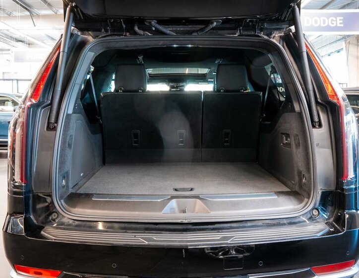 Cadillac Escalade SUV / Terénní 6,2 l 313 kw