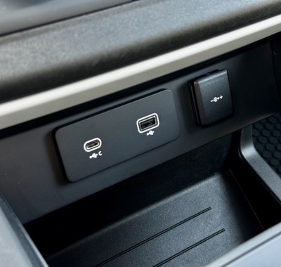 Land Rover Defender 25