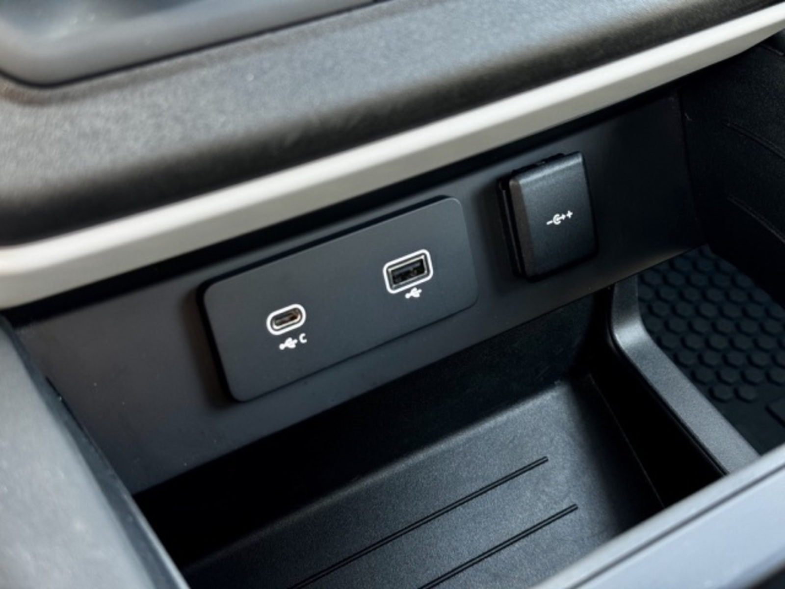 Land Rover Defender 25