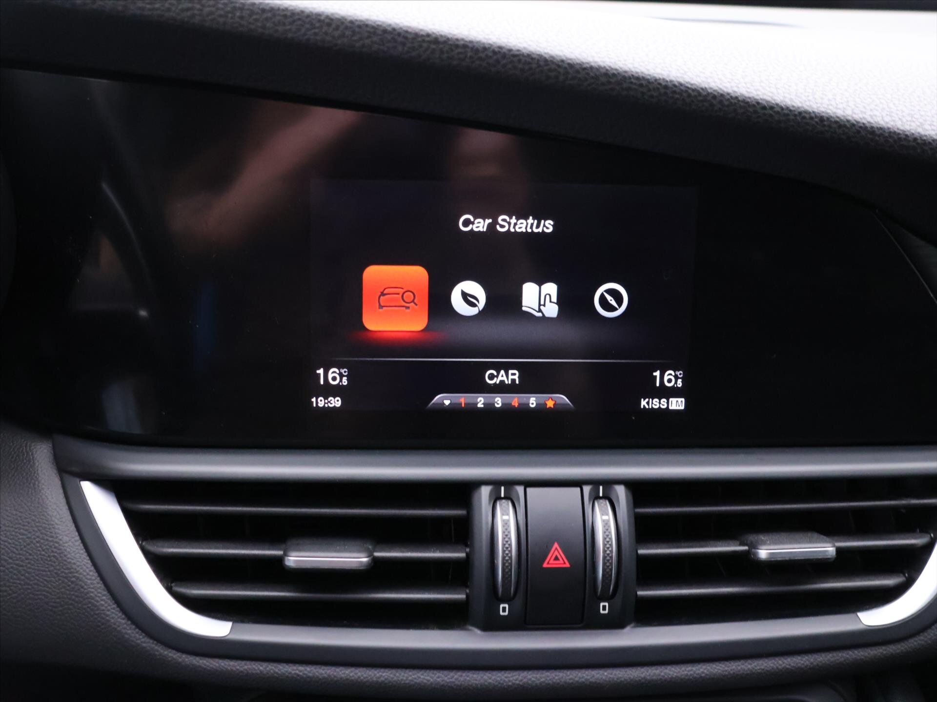 Alfa Romeo Giulia Sedan / Limuzína 2,1 l 110 kw