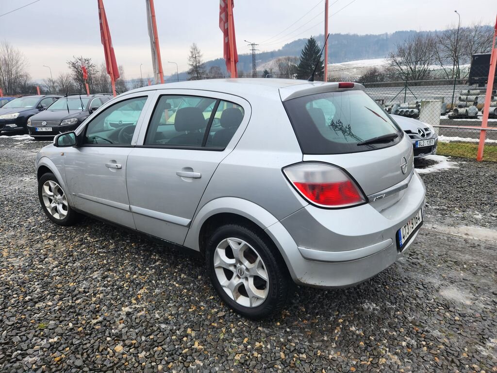 Opel Astra Hatchback 1,7 l 74 kw