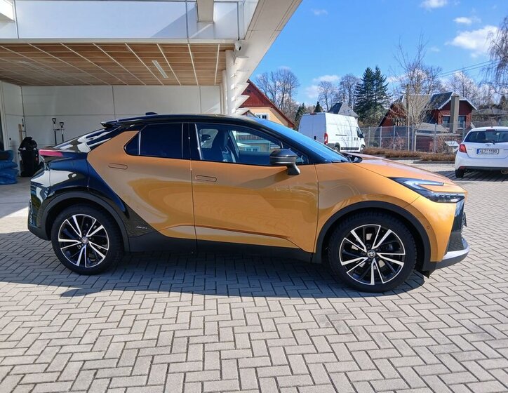 Toyota C-HR SUV / Terénní 2,0 l 112 kw