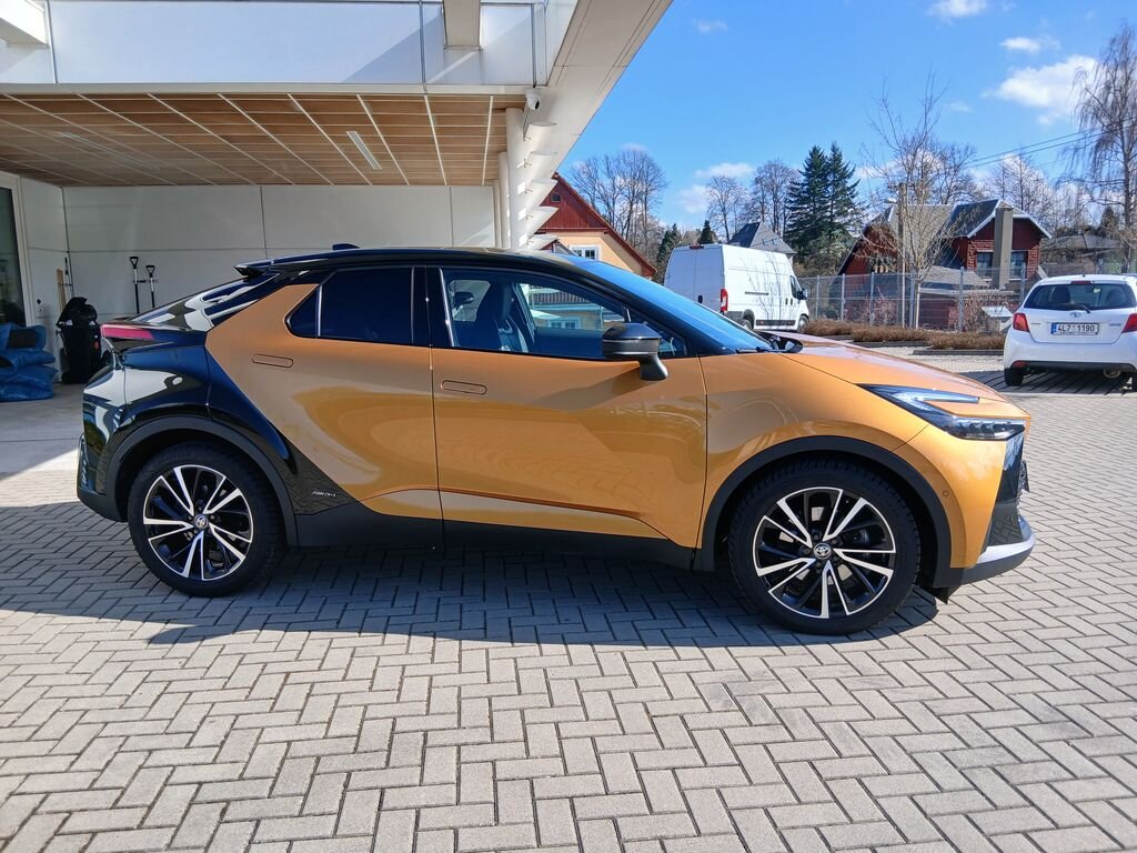 Toyota C-HR SUV / Terénní 2,0 l 112 kw
