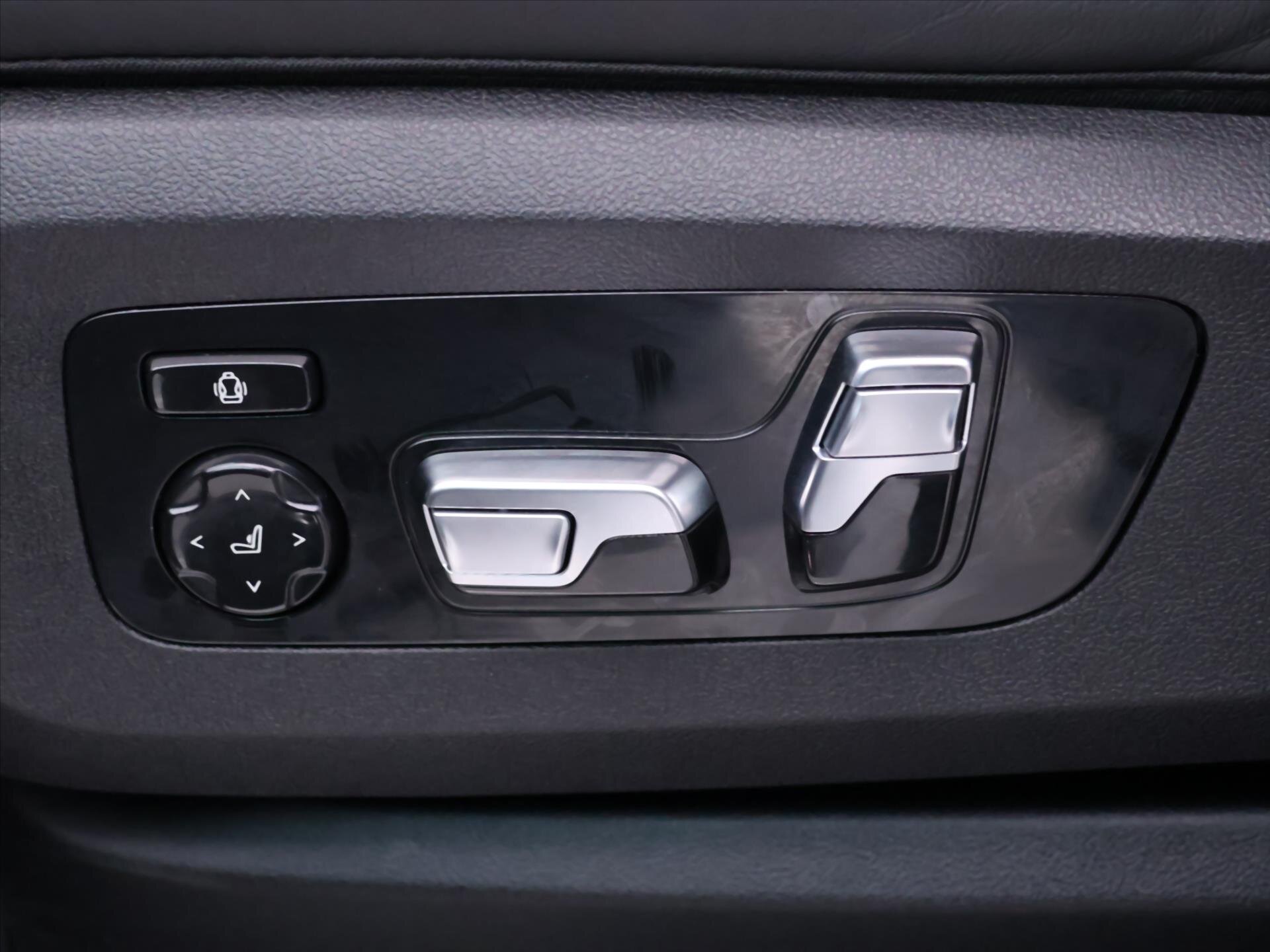 BMW X5 SUV / Terénní 3,0 l 245 kw