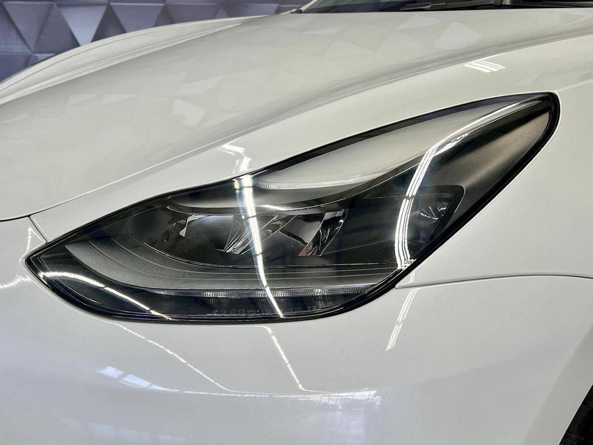 Tesla Model 3 Sedan / Limuzína 0,0 239 kw