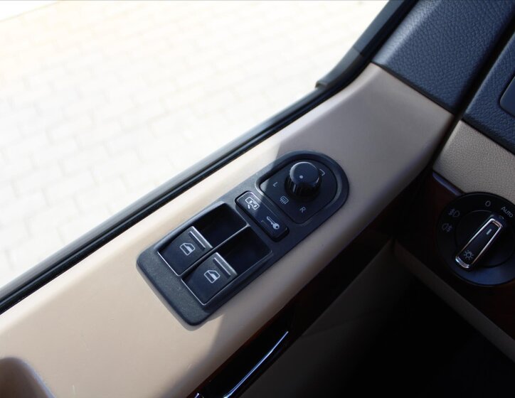 Volkswagen Multivan 21