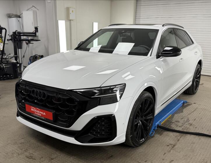 Audi Q8 3