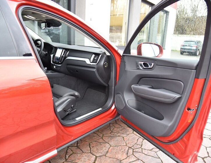 Volvo XC60 SUV / Terénní 2,0 l 186 kw