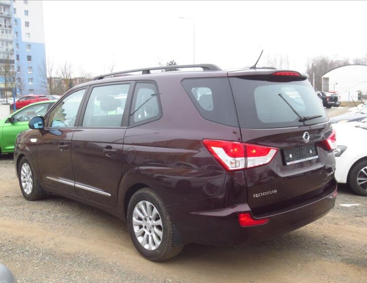 SsangYong Rodius VAN-Minibus 2,0 l 114 kw
