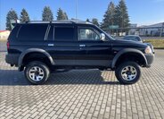 Mitsubishi Pajero 38