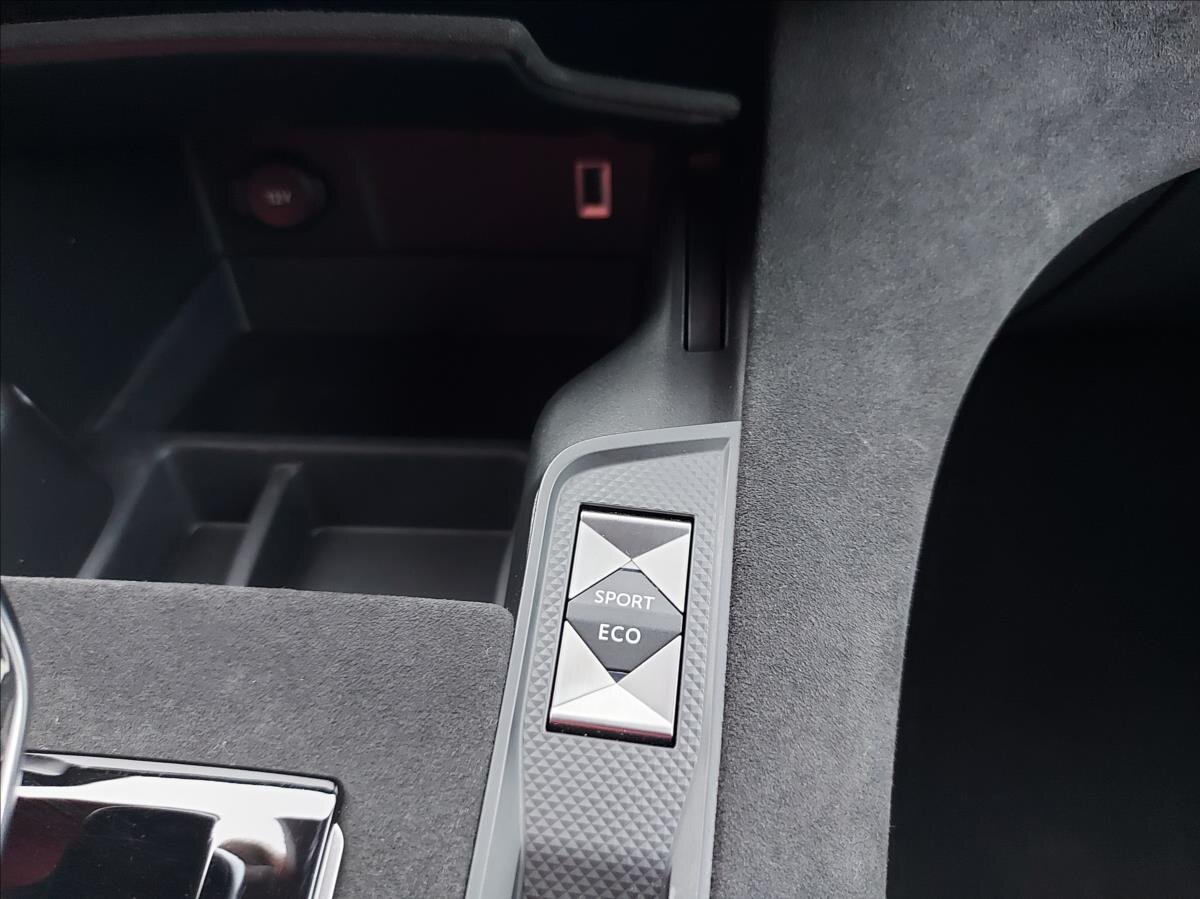 DS Automobiles DS7 Crossback SUV / Terénní 1,6 l 133 kw