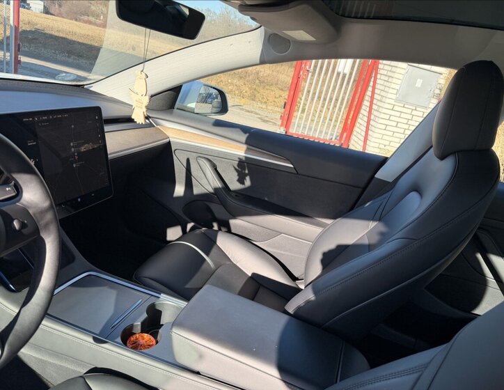 Tesla Model 3 Sedan / Limuzína 0,0 100 kw