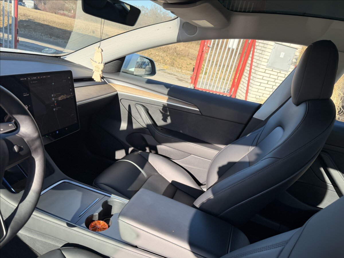 Tesla Model 3 Sedan / Limuzína 0,0 100 kw