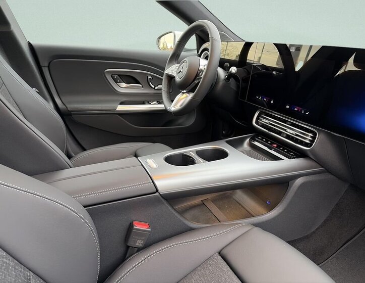 Mercedes-Benz CLA Sedan / Limuzína 1,3 l 120 kw