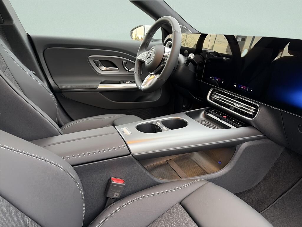 Mercedes-Benz CLA Sedan / Limuzína 1,3 l 120 kw