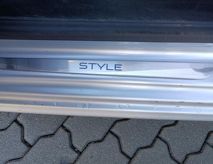 Peugeot 208 Hatchback 1,2 l 60 kw