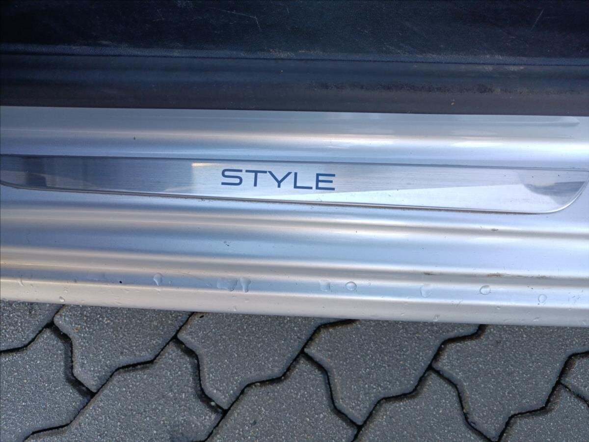 Peugeot 208 Hatchback 1,2 l 60 kw