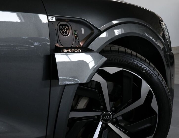 Audi e-tron SUV / Terénní 0,0 300 kw