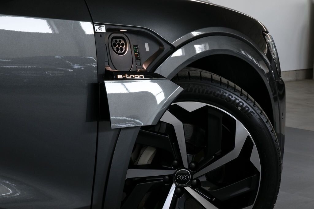 Audi e-tron SUV / Terénní 0,0 300 kw