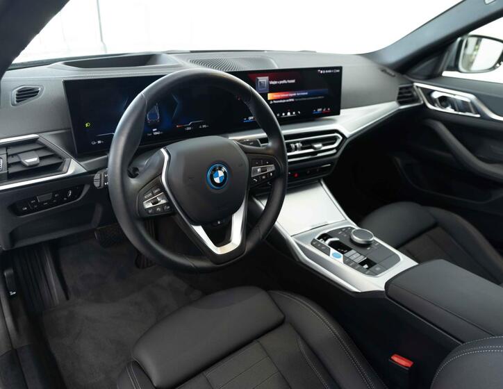 BMW i4 11