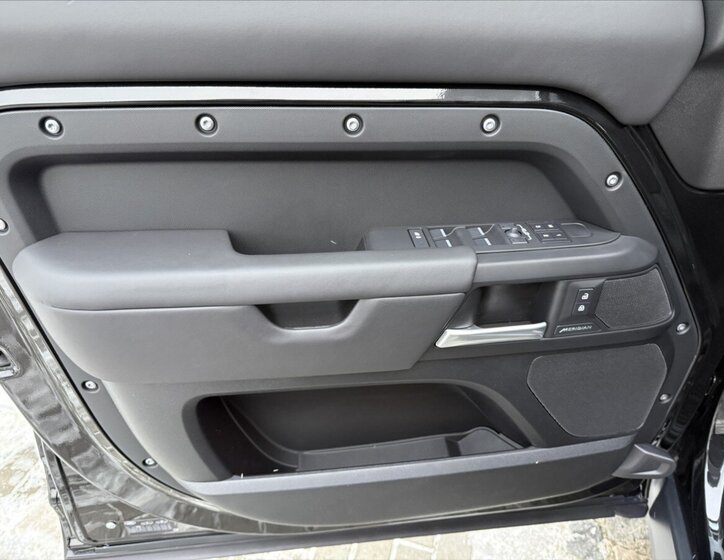 Land Rover Defender SUV 3,0 l 257 kw