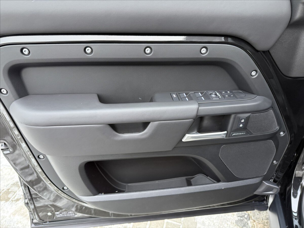 Land Rover Defender SUV 3,0 l 257 kw