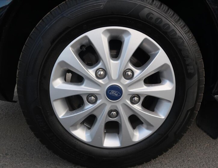 Ford Tourneo Custom MPV 2,2 l 114 kw